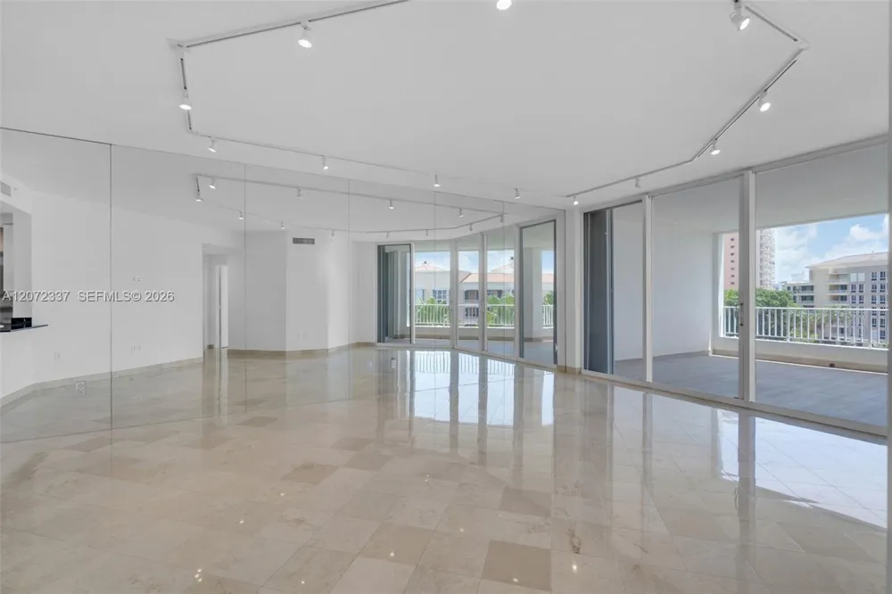 715 Crandon Blvd #PH-5 Key Biscayne, FL 33149