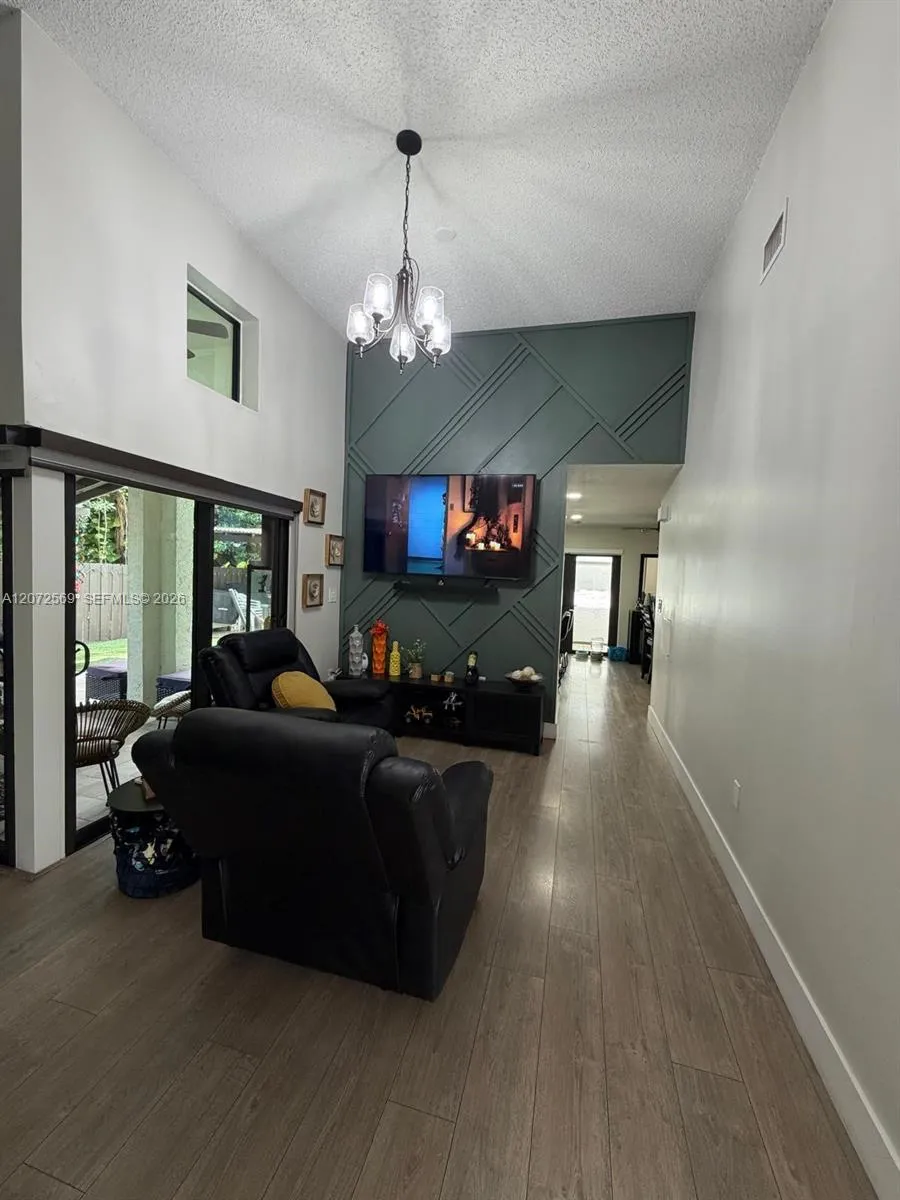 10958 72nd TER Miami, FL 33173