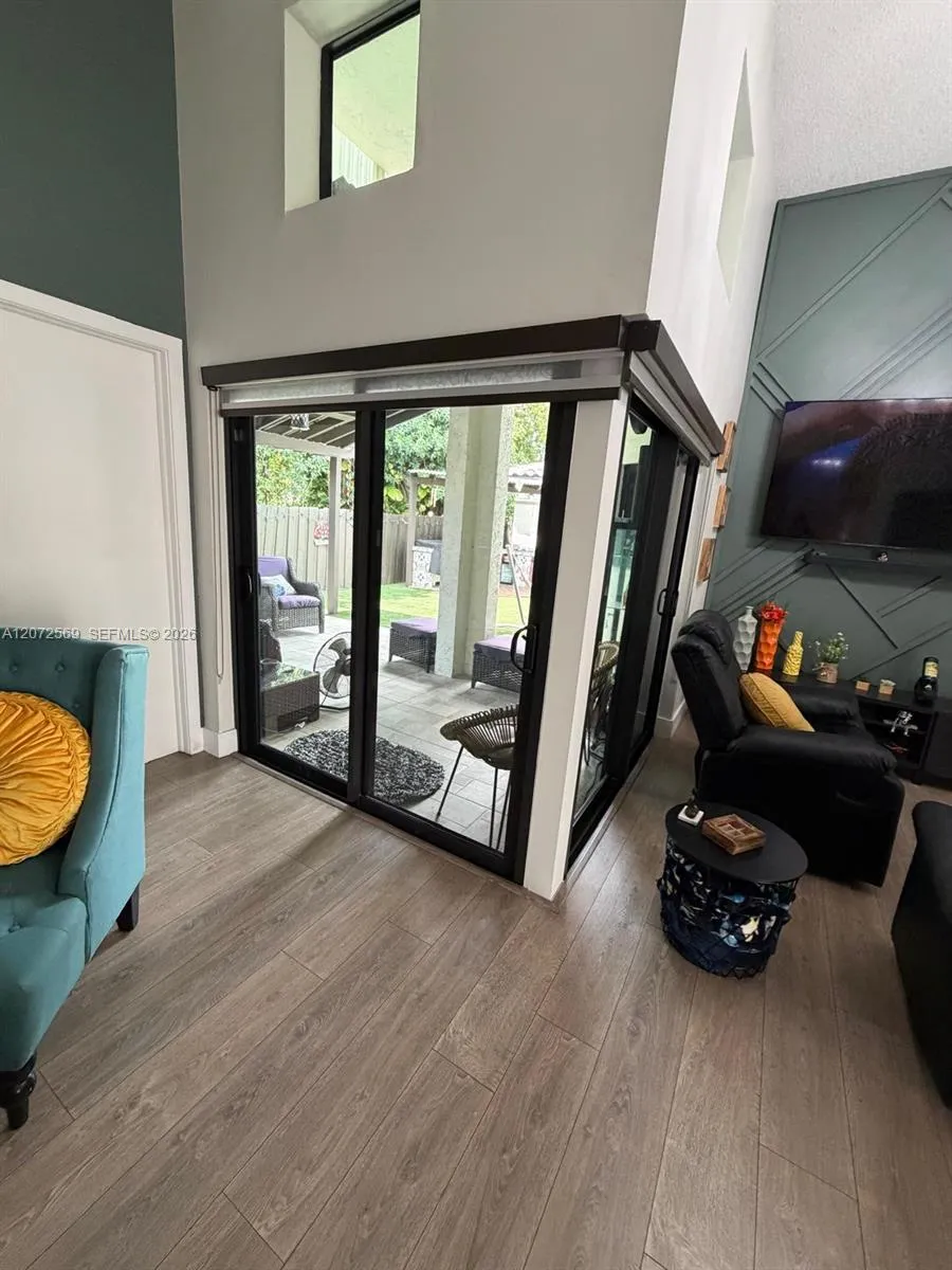 10958 72nd TER Miami, FL 33173