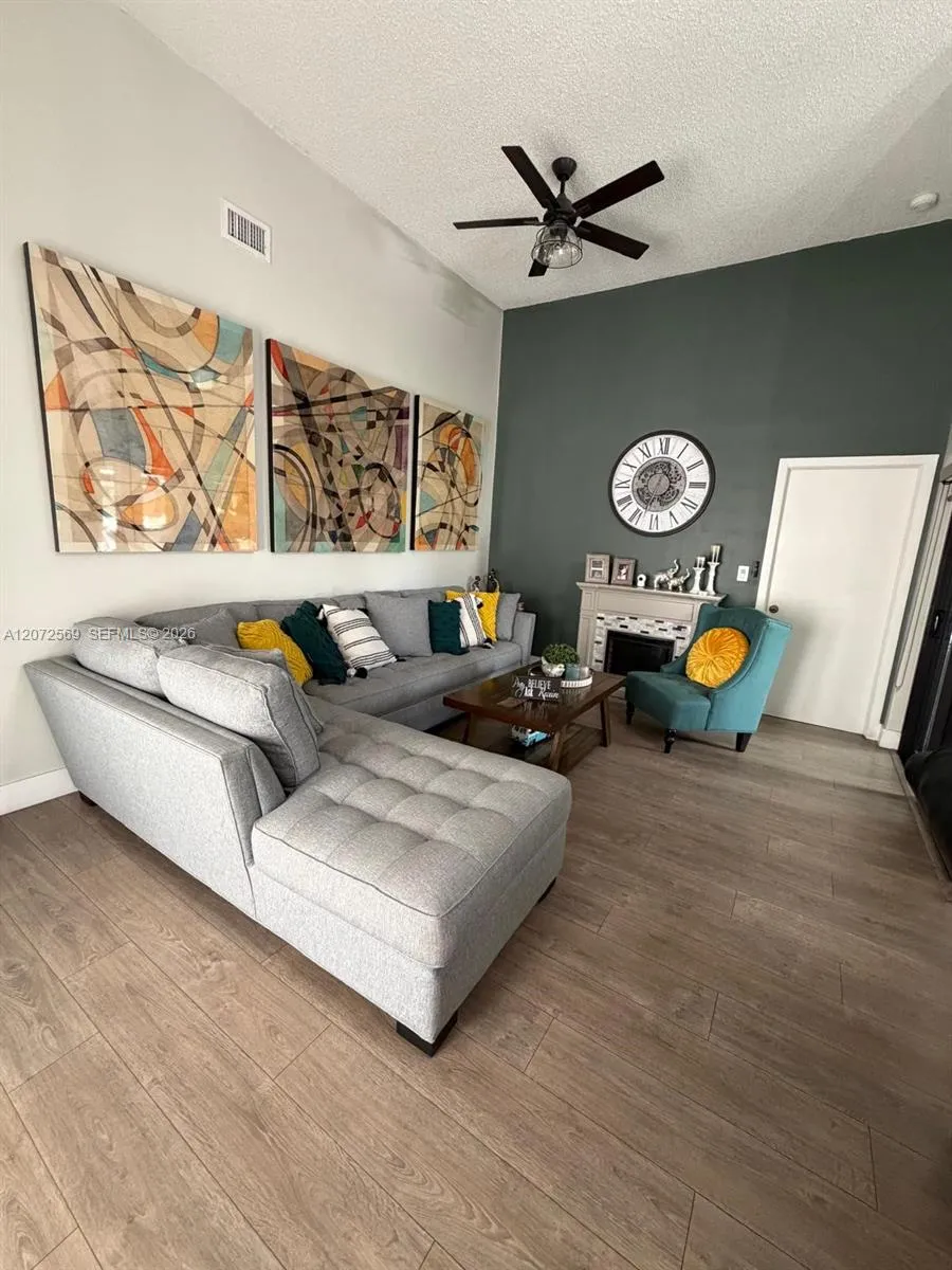 10958 72nd TER Miami, FL 33173