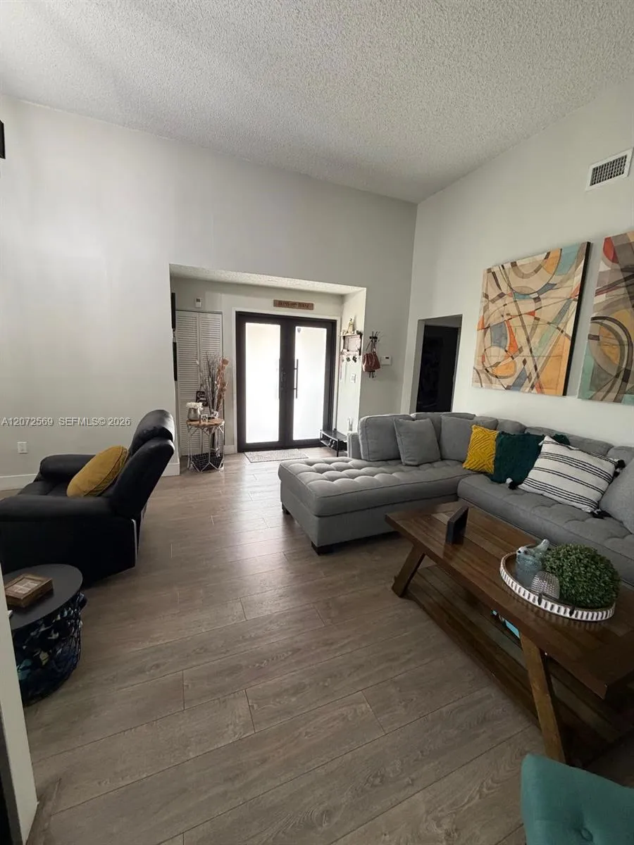 10958 72nd TER Miami, FL 33173