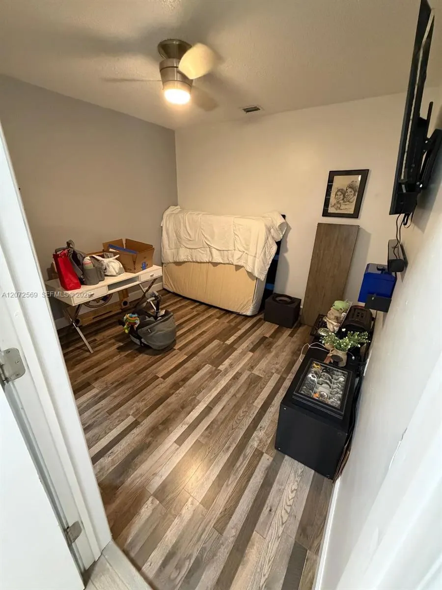 10958 72nd TER Miami, FL 33173