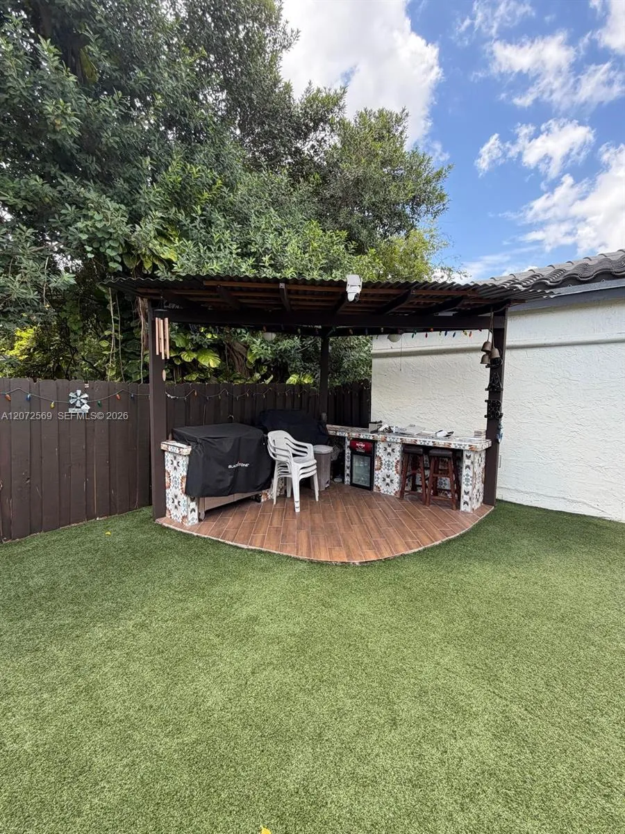 10958 72nd TER Miami, FL 33173