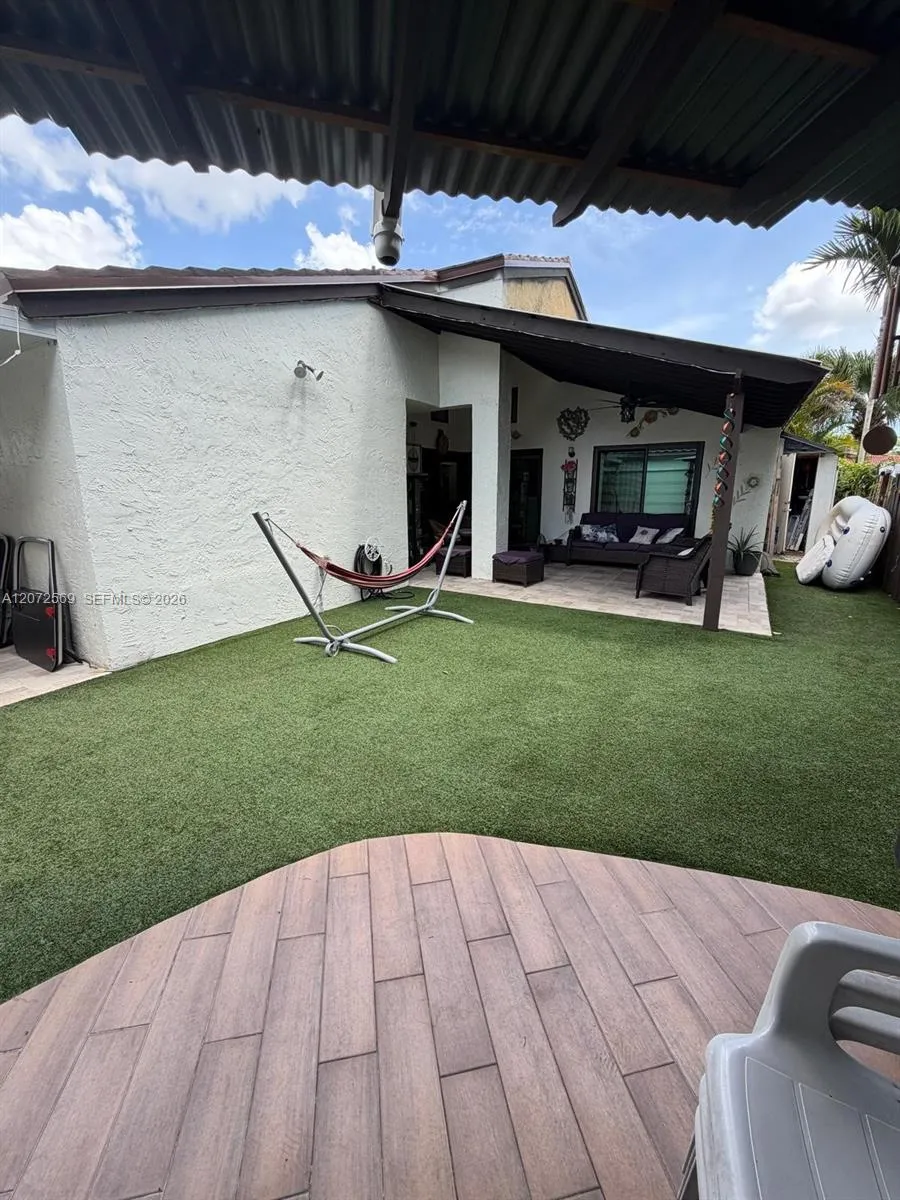 10958 72nd TER Miami, FL 33173