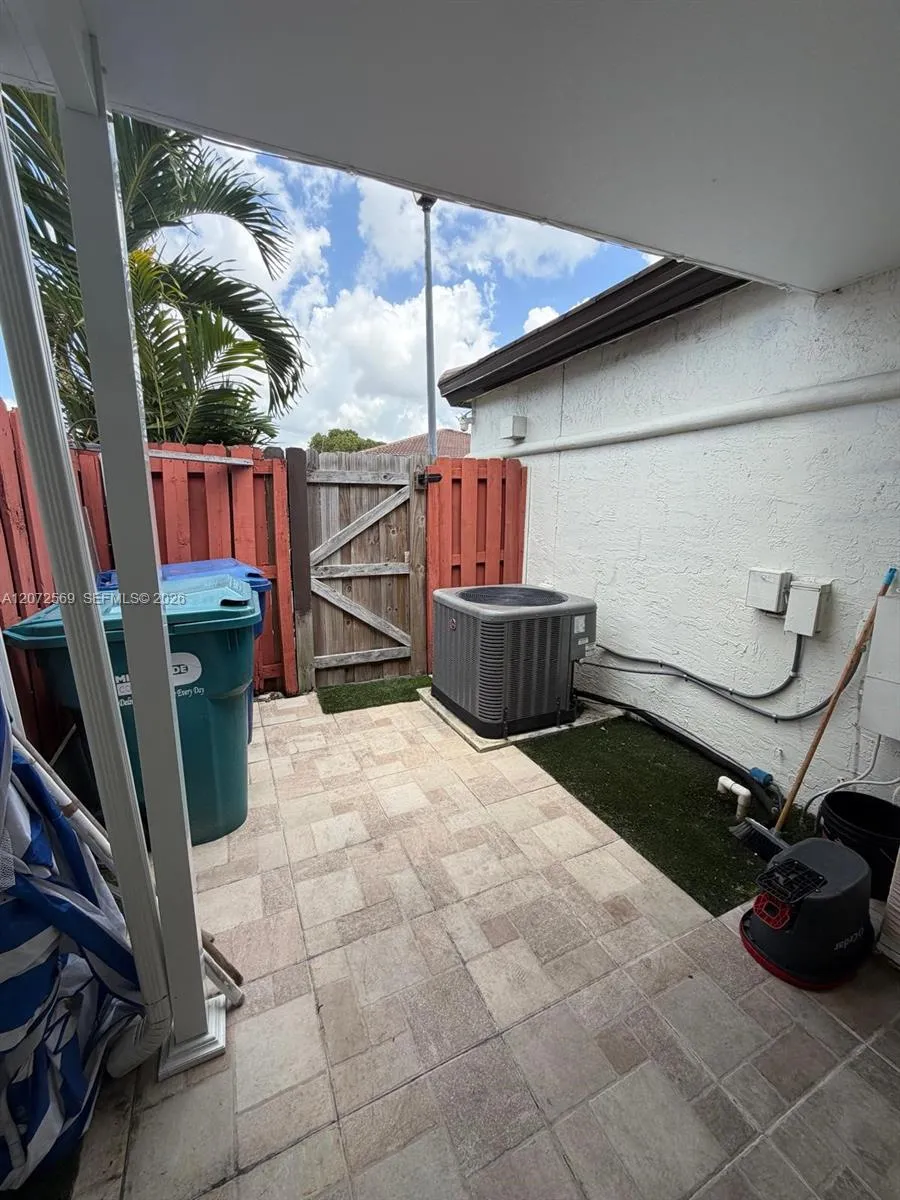 10958 72nd TER Miami, FL 33173