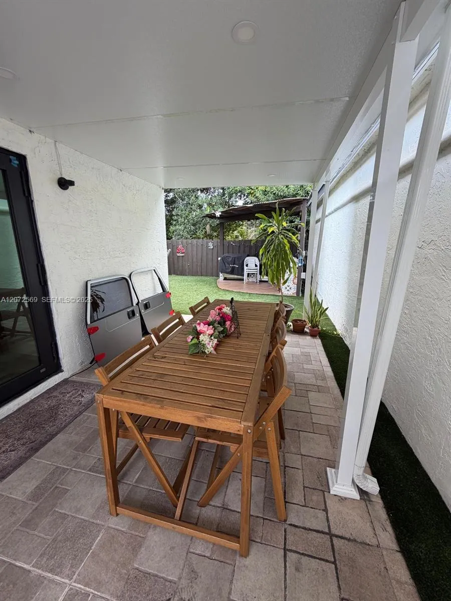 10958 72nd TER Miami, FL 33173