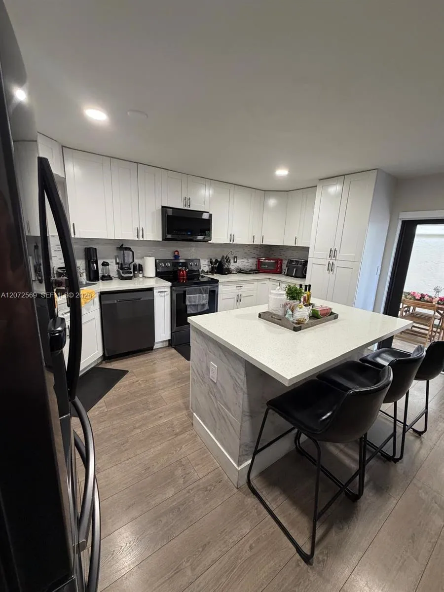 10958 72nd TER Miami, FL 33173