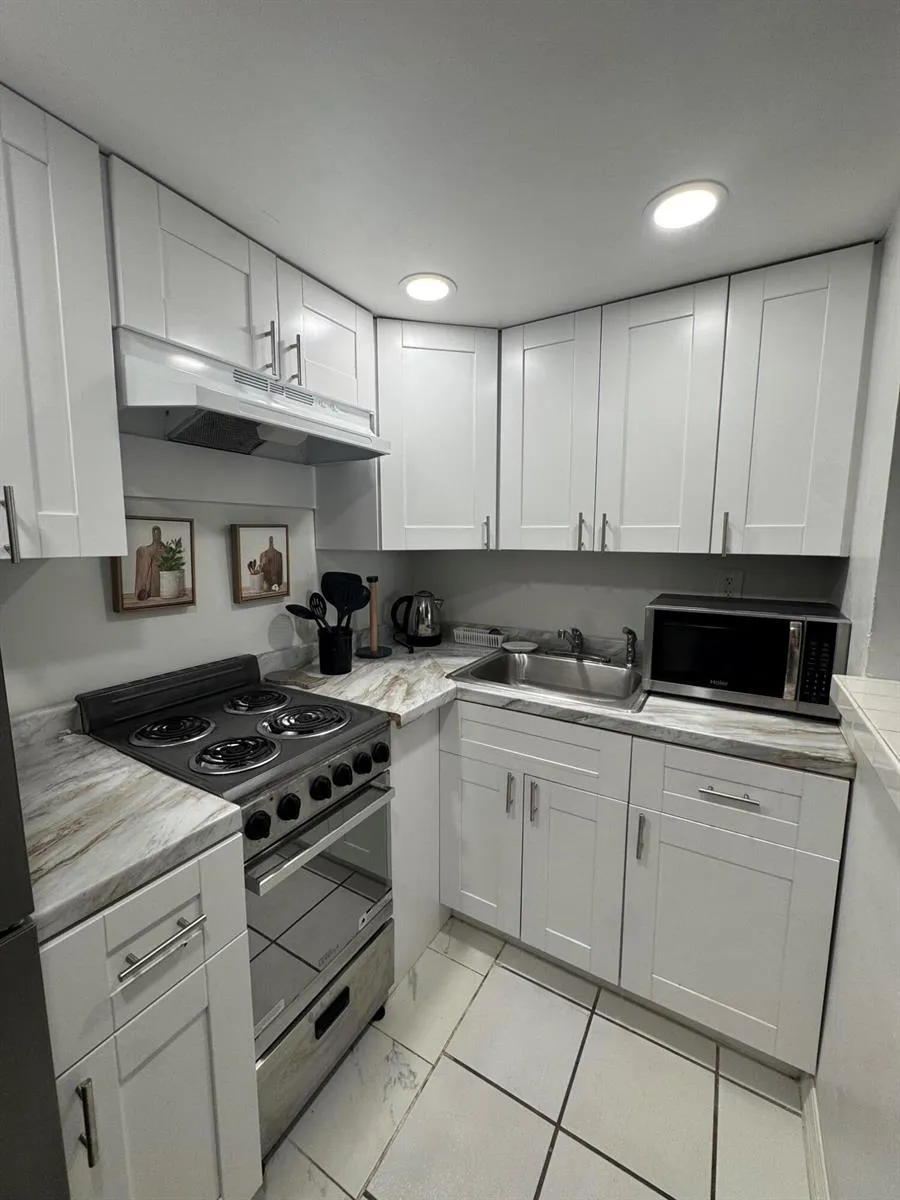 811 SE 16TH STREET #206 Fort Lauderdale, FL 33316