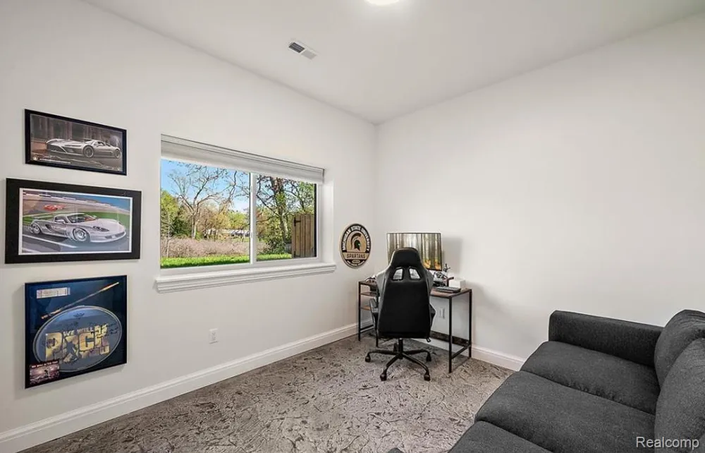 2404 Uplong Street West Bloomfield Charter Township, MI 48324