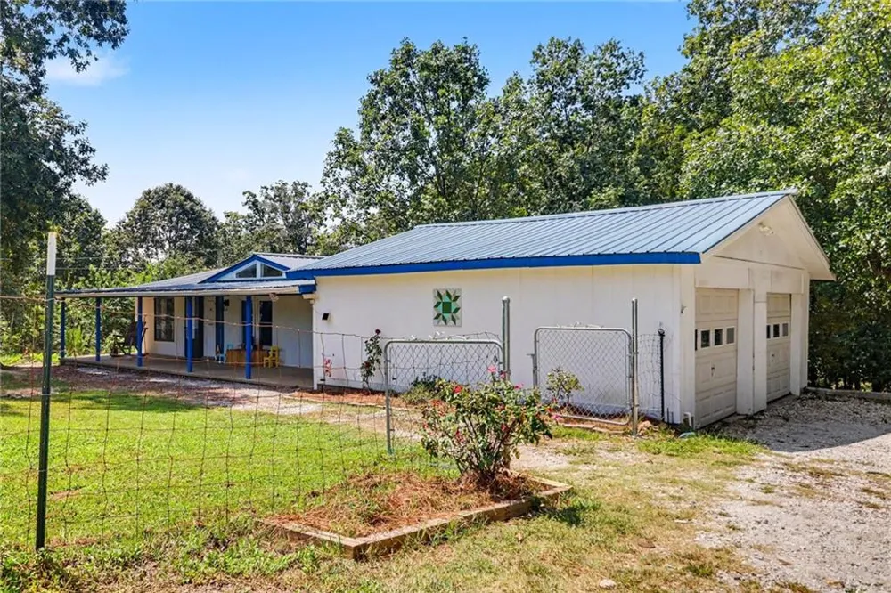 824 Fairview Farm Circle Lavonia, GA 30553