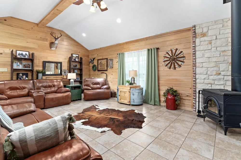 18610 Fm 252 Kirbyville, TX 75956