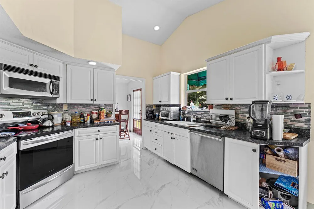2350 NW 5TH AVENUE Boca Raton, FL 33431