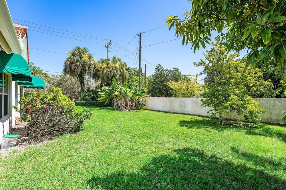 2350 NW 5TH AVENUE Boca Raton, FL 33431