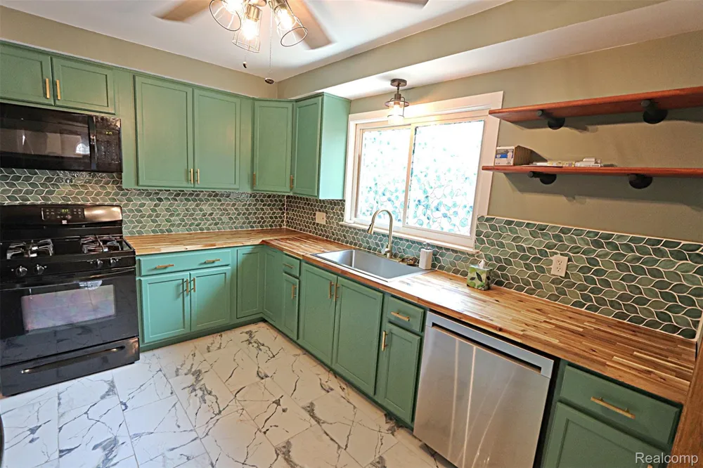 18785 Dale Avenue Allen Park City, MI 48101