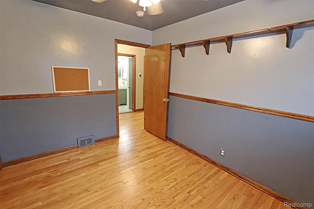 18785 Dale Avenue Allen Park City, MI 48101
