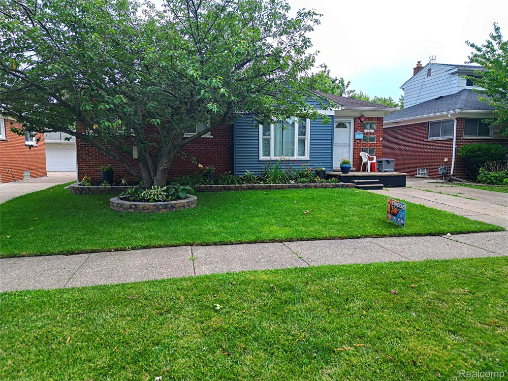 18785 Dale Avenue Allen Park City, MI 48101