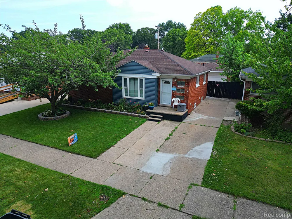 18785 Dale Avenue Allen Park City, MI 48101