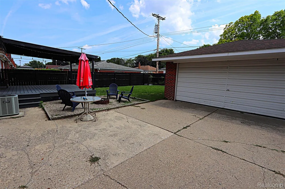 18785 Dale Avenue Allen Park City, MI 48101