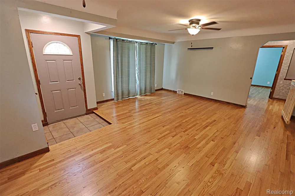 18785 Dale Avenue Allen Park City, MI 48101