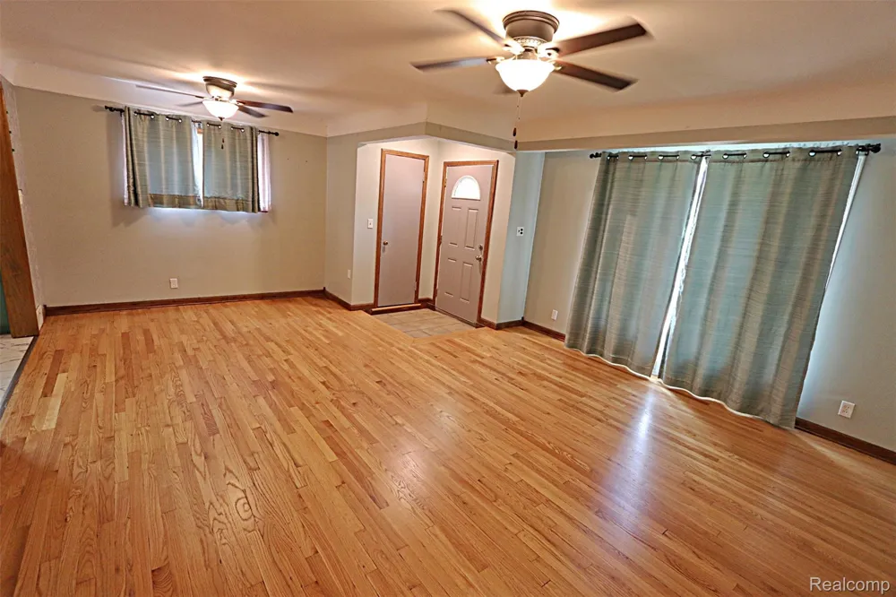 18785 Dale Avenue Allen Park City, MI 48101