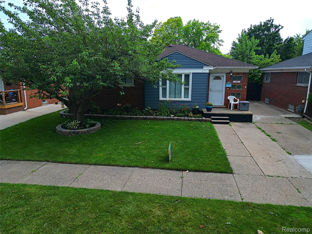 18785 Dale Avenue Allen Park City, MI 48101