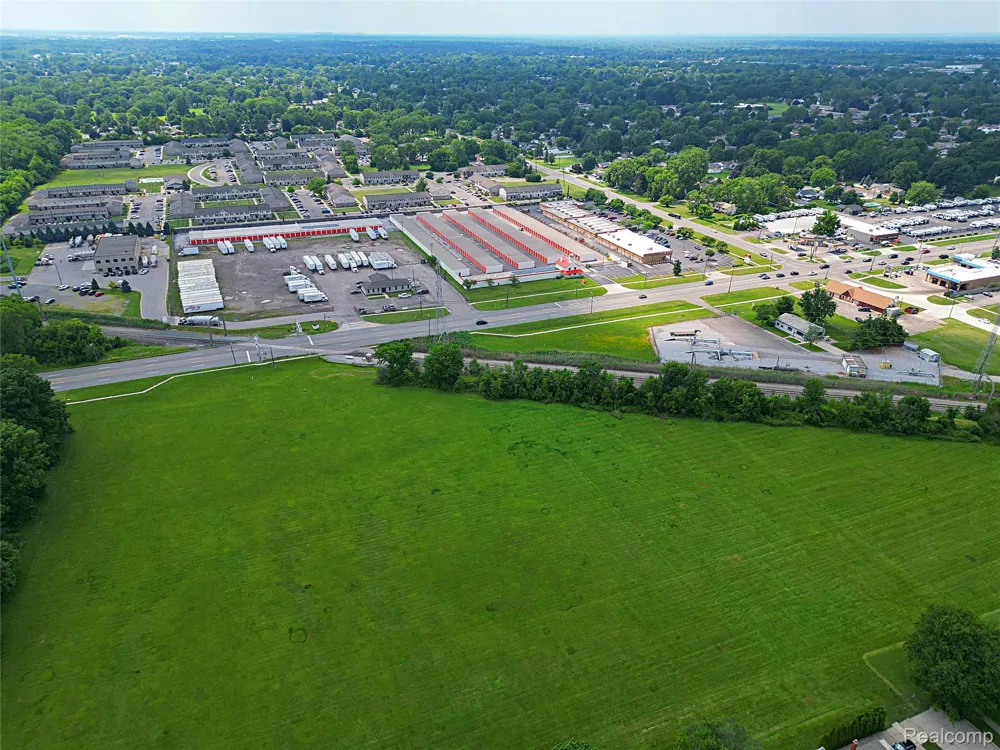 18785 Dale Avenue Allen Park City, MI 48101