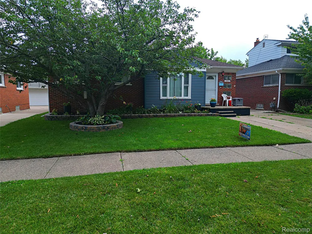 18785 Dale Avenue Allen Park City, MI 48101