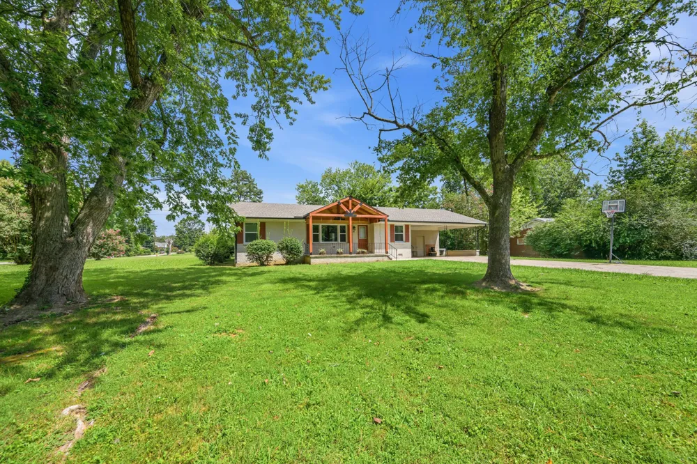 99 Lakewood Dr Lexington, TN 38351