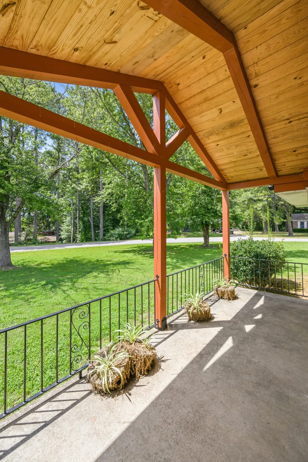 99 Lakewood Dr Lexington, TN 38351