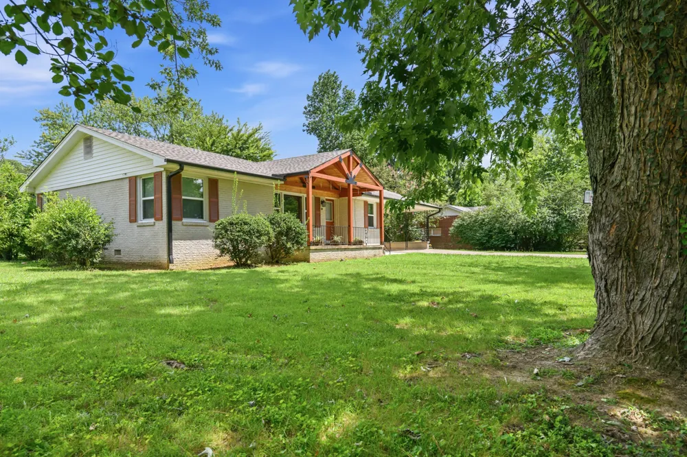 99 Lakewood Dr Lexington, TN 38351