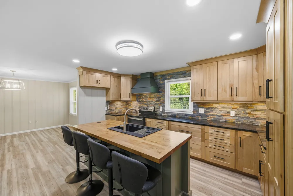 99 Lakewood Dr Lexington, TN 38351