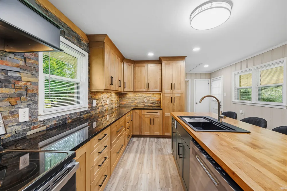 99 Lakewood Dr Lexington, TN 38351