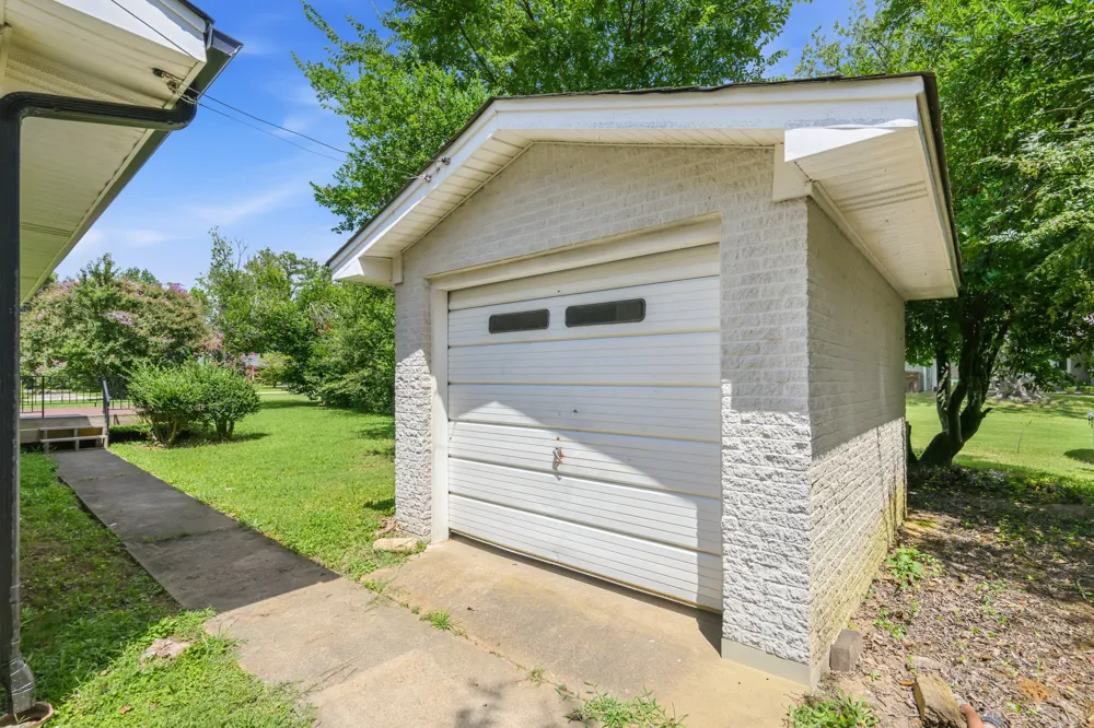 99 Lakewood Dr Lexington, TN 38351