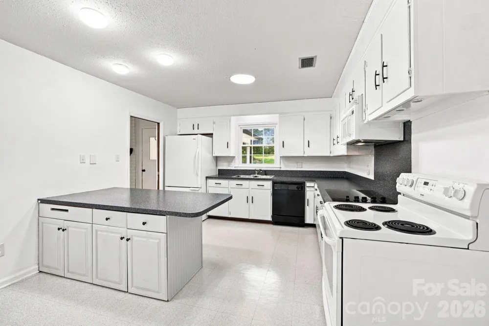 1045 S Magnolia Street Mooresville, NC 28115