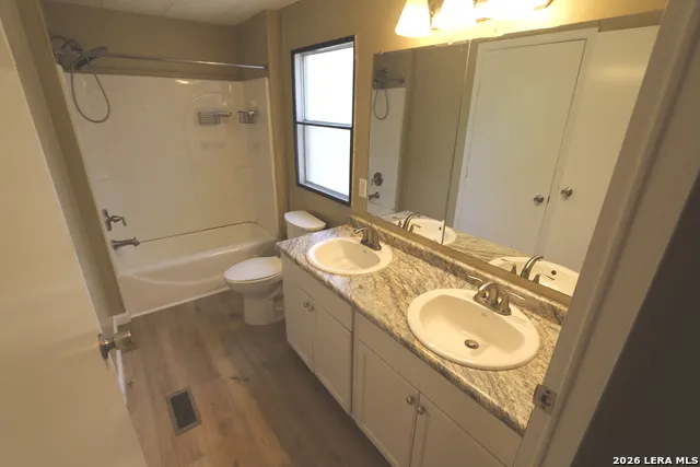 76 & 76B Post Oak La Vernia, TX 78121