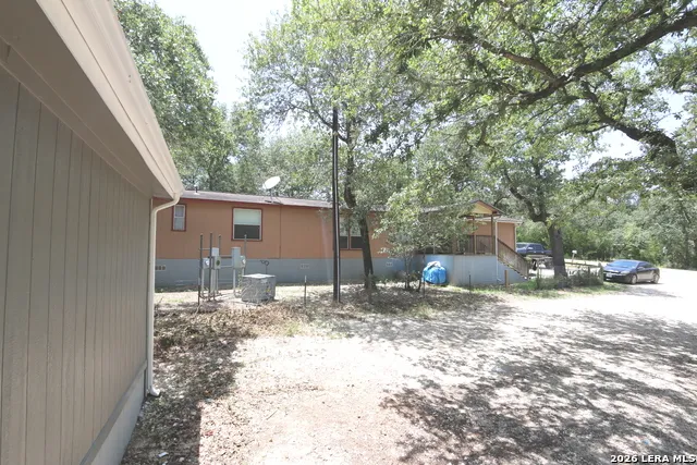 76 & 76B Post Oak La Vernia, TX 78121