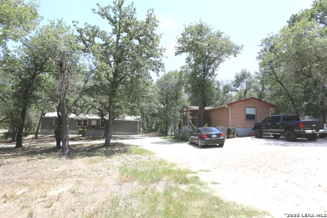 76 & 76B Post Oak La Vernia, TX 78121