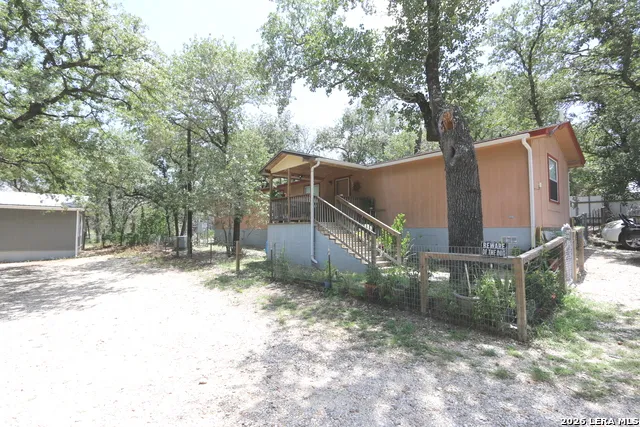 76 & 76B Post Oak La Vernia, TX 78121