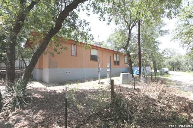 76 & 76B Post Oak La Vernia, TX 78121