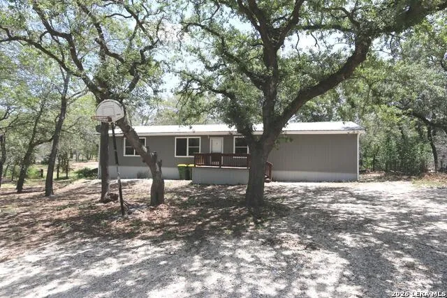 76 & 76B Post Oak La Vernia, TX 78121