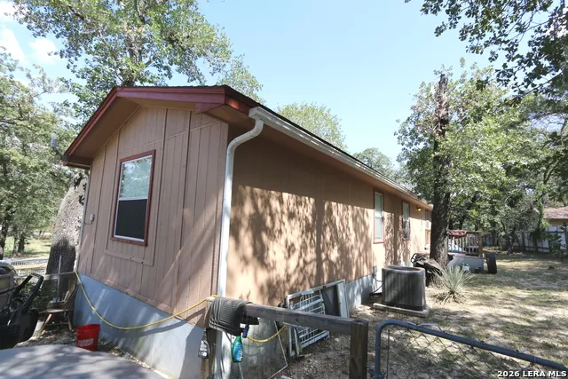 76 & 76B Post Oak La Vernia, TX 78121