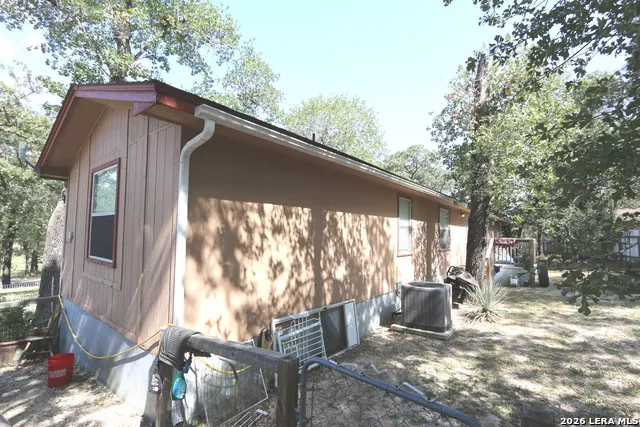 76 & 76B Post Oak La Vernia, TX 78121