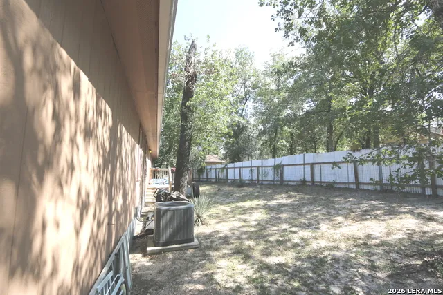 76 & 76B Post Oak La Vernia, TX 78121
