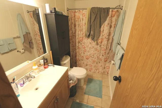 76 & 76B Post Oak La Vernia, TX 78121