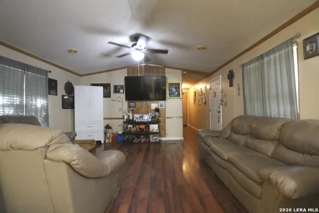 76 & 76B Post Oak La Vernia, TX 78121