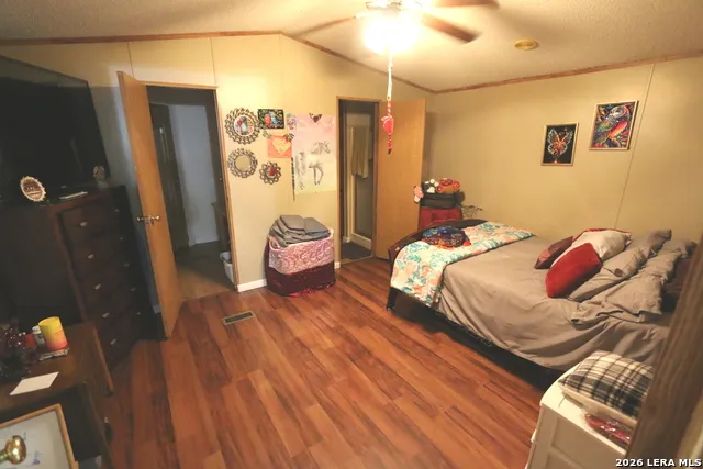 76 & 76B Post Oak La Vernia, TX 78121