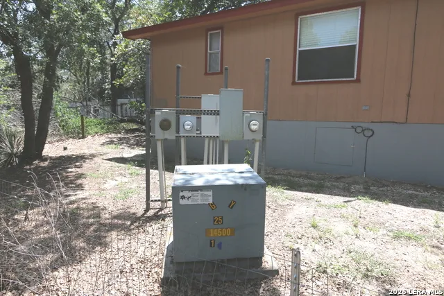 76 & 76B Post Oak La Vernia, TX 78121