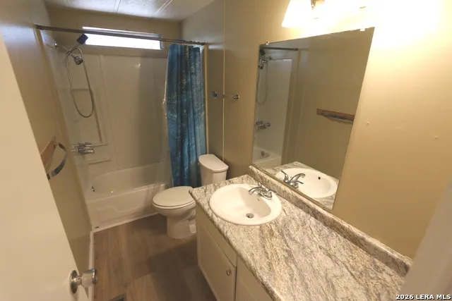 76 & 76B Post Oak La Vernia, TX 78121