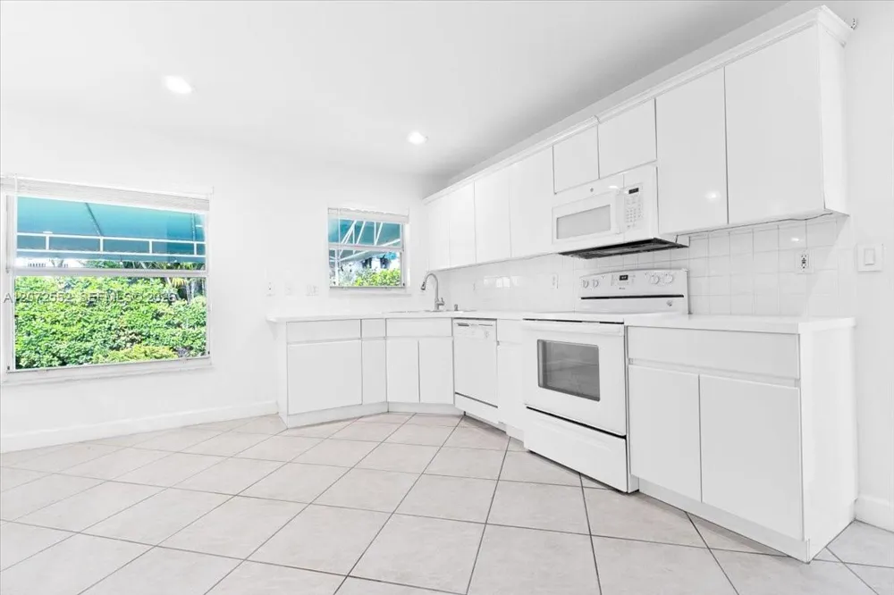 10853 NW 71st St Doral, FL 33178