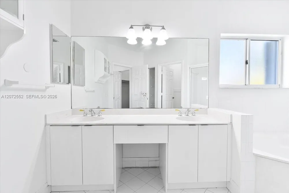 10853 NW 71st St Doral, FL 33178